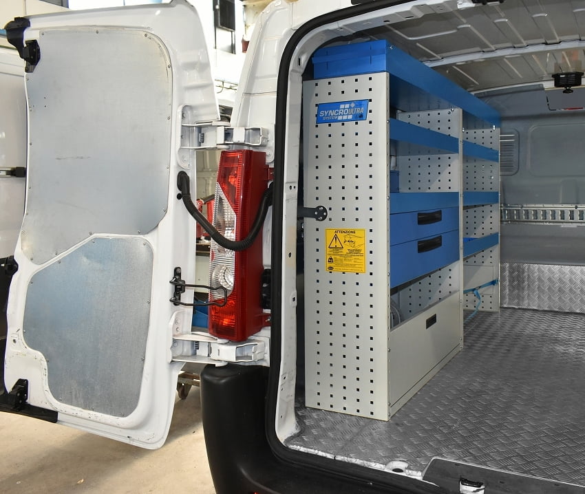 Syncro Canada shield with shelves and drawers