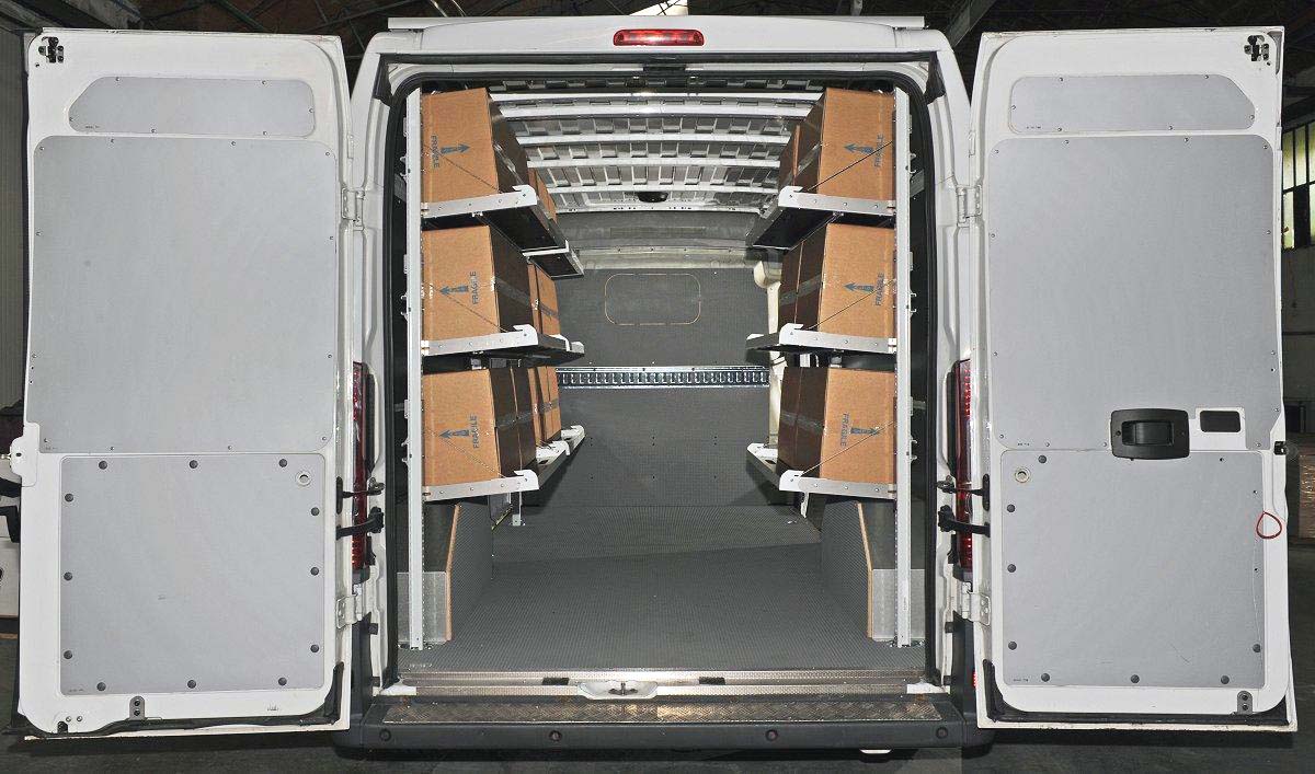 Tilting shelves for express courier vans Syncro Canada