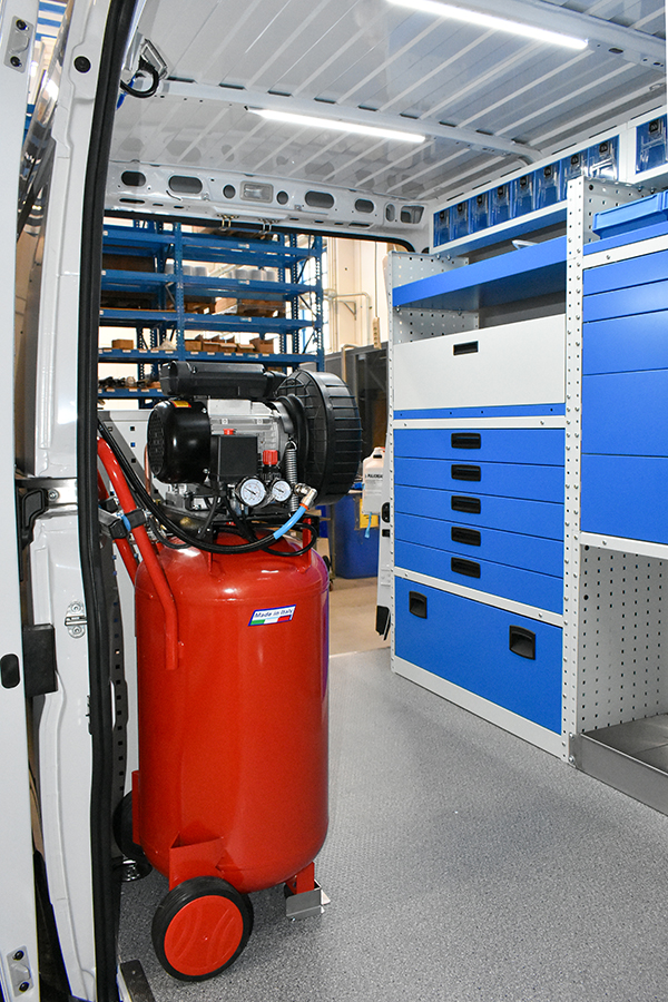 Wheeled compressor for Syncro Canada vans