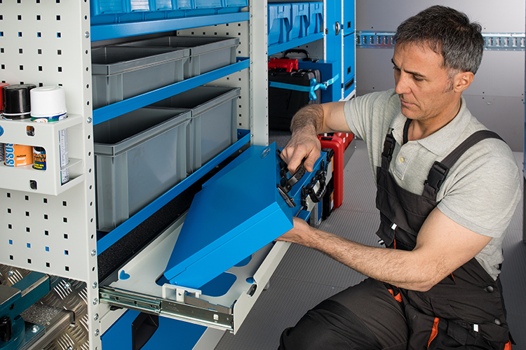 Syncro Canada open removable case tray