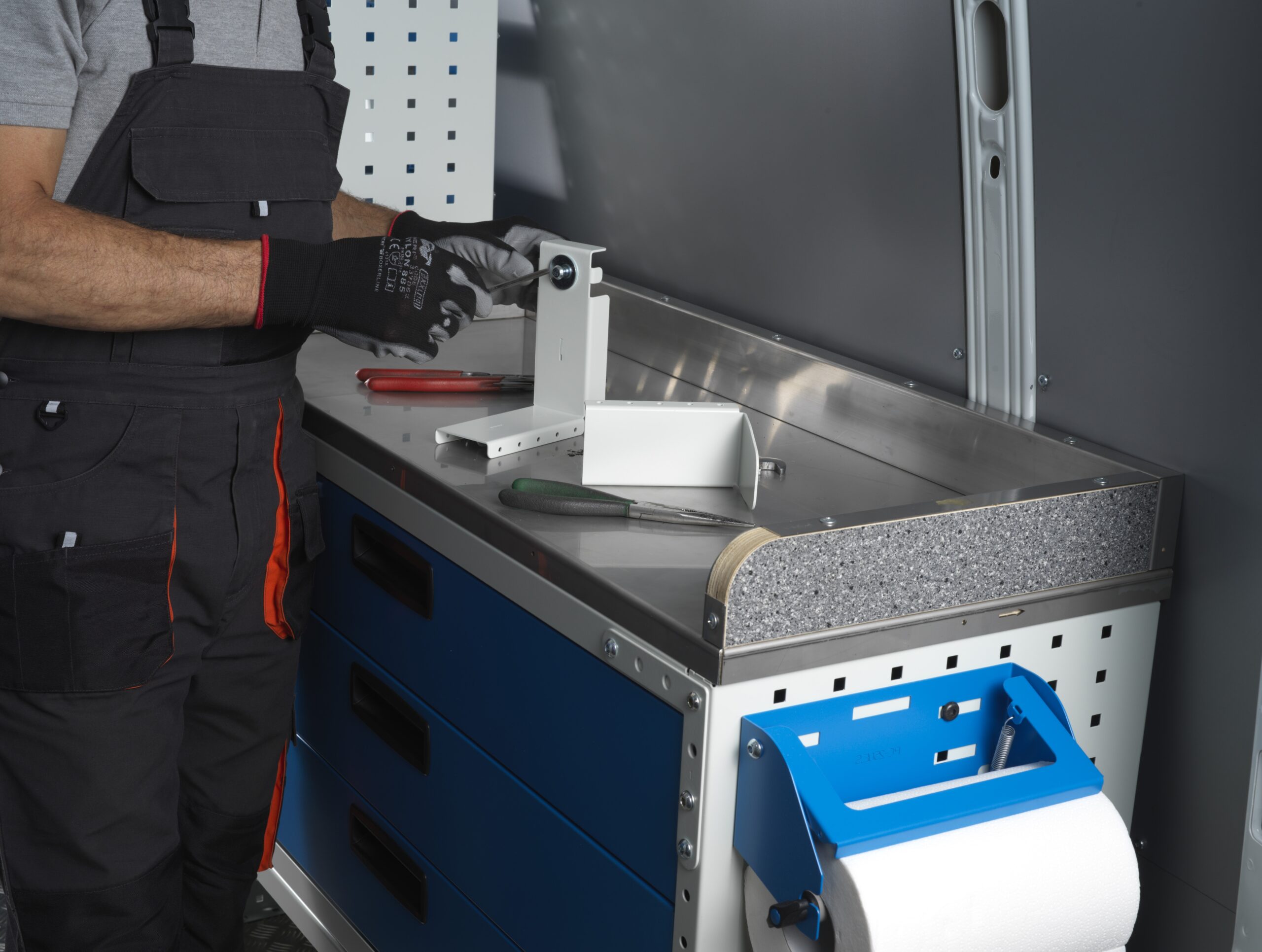 marbled wood workbench with stainless steel cover Syncro Canada