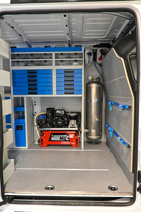 Compressor with additional tank for Syncro Canada vans