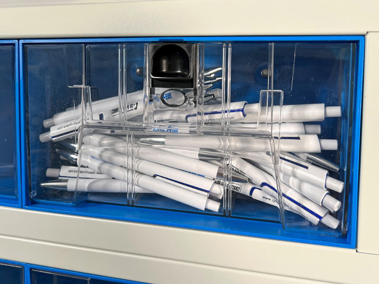 Syncro System Canada wide transparent sideboard