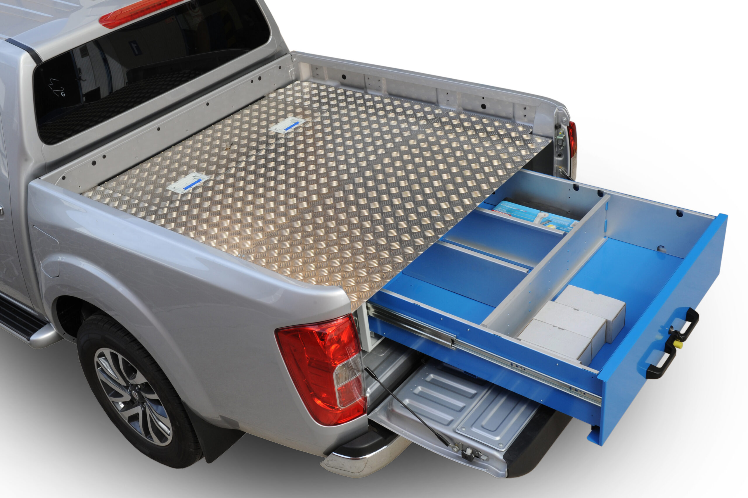 Aluminum checker plate floor and removable drawer unit on Syncro Canada pickup truck