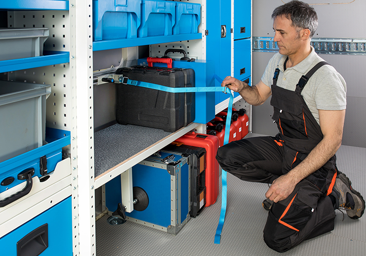 Luggage straps in use Syncro Canada