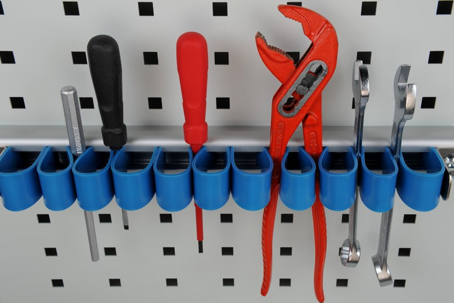 3_Syncro Canada tool hooks