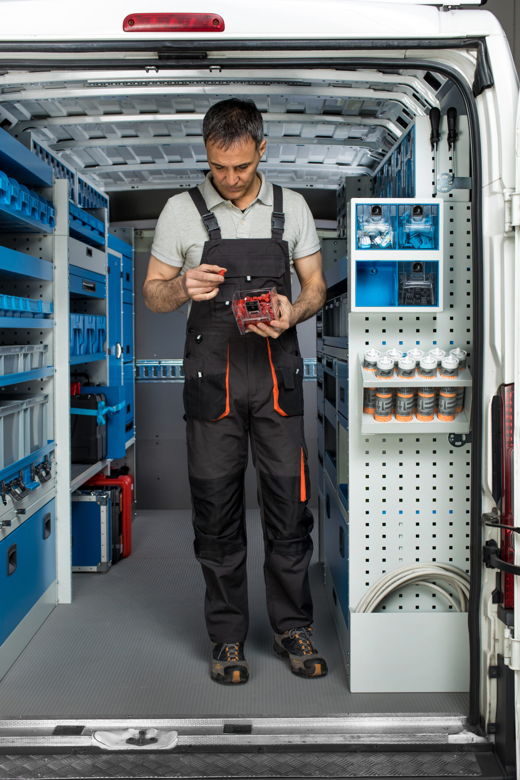 Syncro Canada transparent tilting drawer